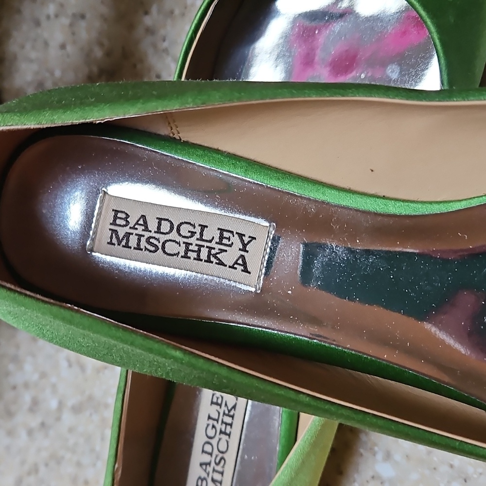 Badgley Mischka Green Satin Pointed Toe Flats with Crystal Accent. Perfection. 💚 - Picture 2 of 4